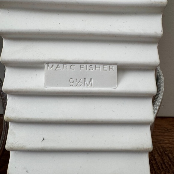 New Marc Fisher Joylyn Silver Gladiator Strappy Platform Sandals Women Size 9.5 - Picture 6 of 6